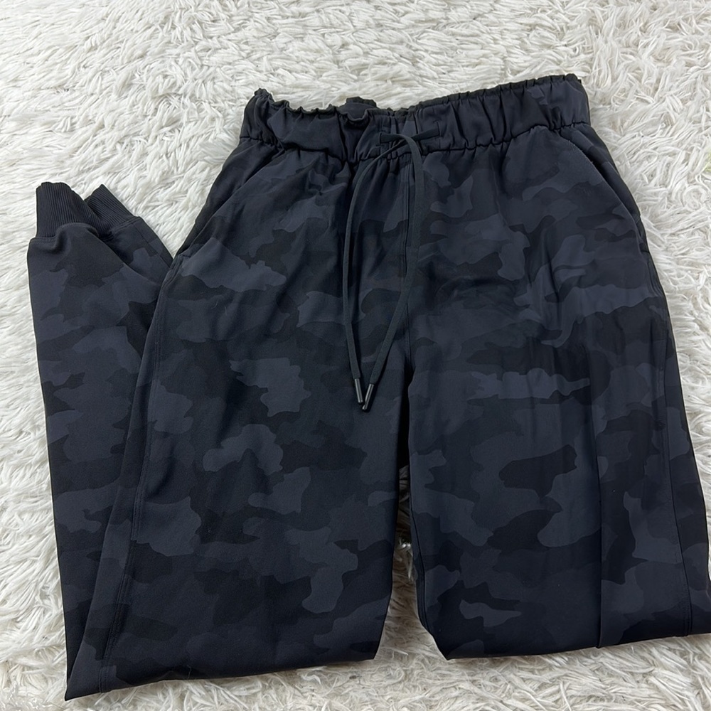 Lululemon Stretch High-Rise Jogger *Full Length Heritage 365 Camo Deep Coal Mult